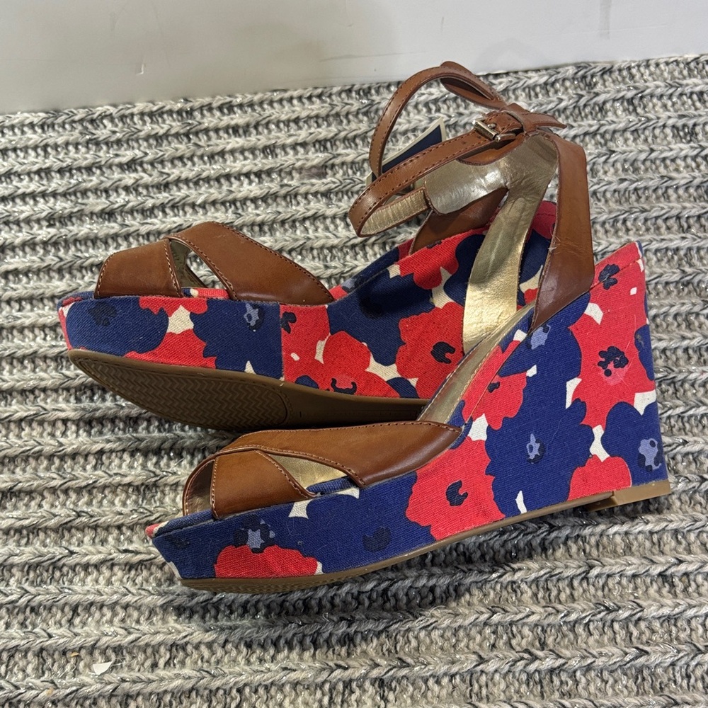 TOMMY HILFIGER NWT Brown w/ Floral Print Canvas Platform Sandals 7.5